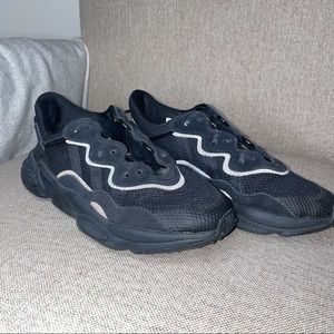 Adidas Ozweego core black reflective sneakers 6.5 US MEN/ 7.5 US WOMEN